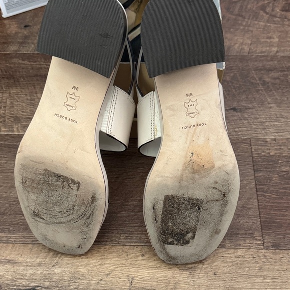 Tory Burch White Sandals with Gold Logo - Picture 5 of 6